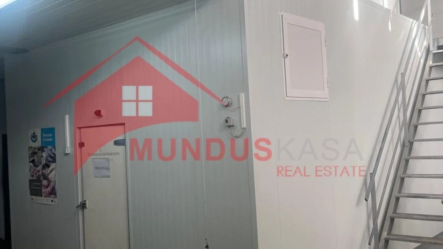 Armazém para Venda em Azeitão (São Lourenço e São Simão)