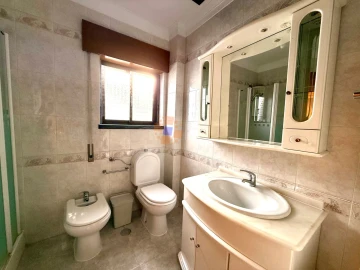 Quarto para Arrendamento em Corroios