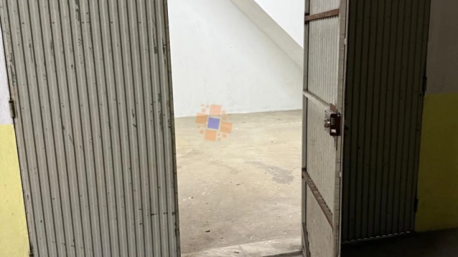 Garagem para Arrendamento em Almada, Cova da Piedade, Pragal e Cacilhas