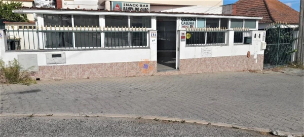 Negócio para Venda em Charneca de Caparica e Sobreda