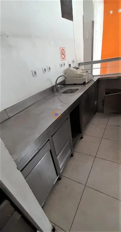 Negócio para Venda em Charneca de Caparica e Sobreda
