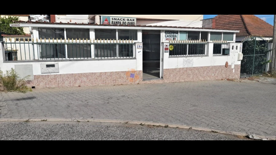 Negócio para Venda em Charneca de Caparica e Sobreda
