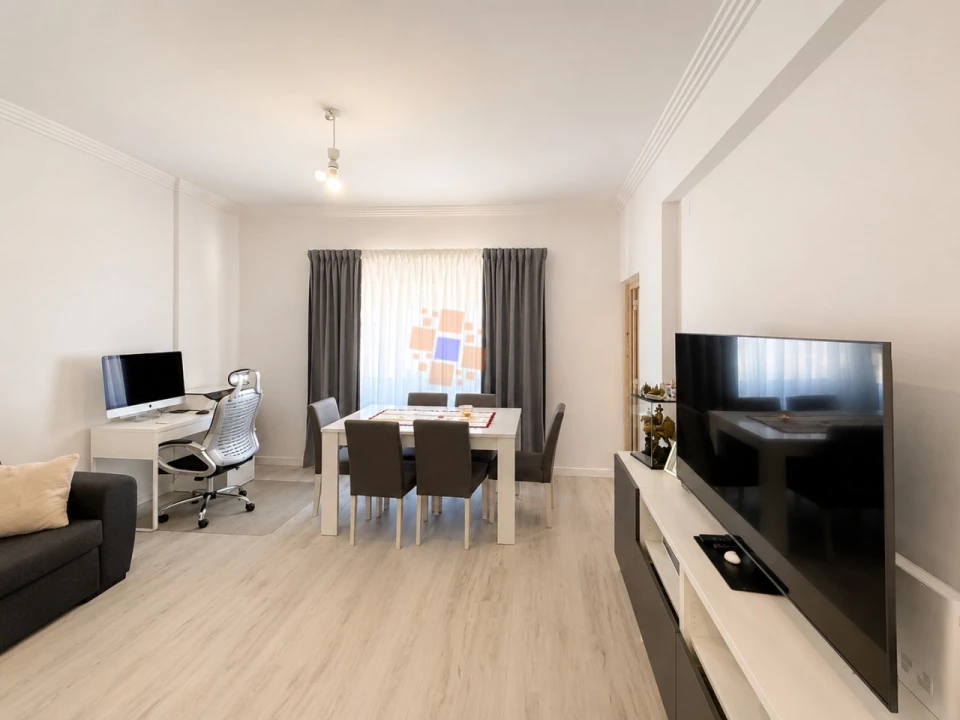Apartamento T1 para Venda em Laranjeiro e Feijó Foto 3