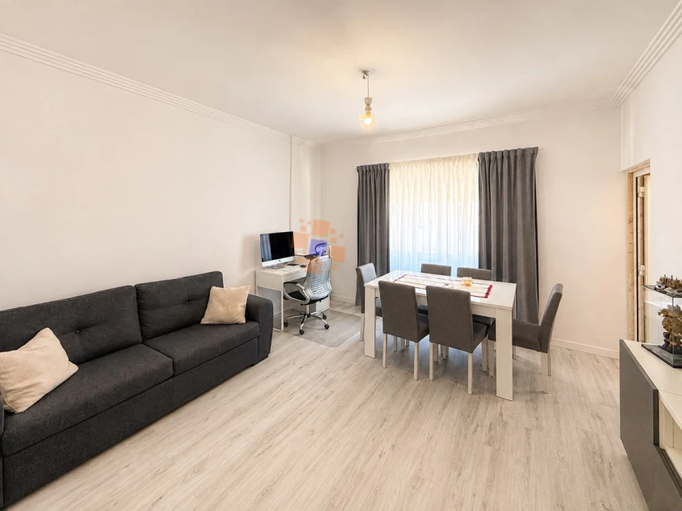 Apartamento T1 para Venda em Laranjeiro e Feijó Foto 1