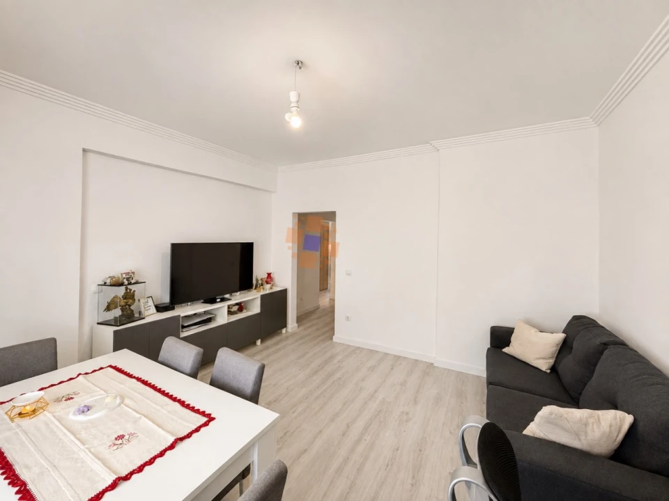 Apartamento T1 para Venda em Laranjeiro e Feijó Foto 4