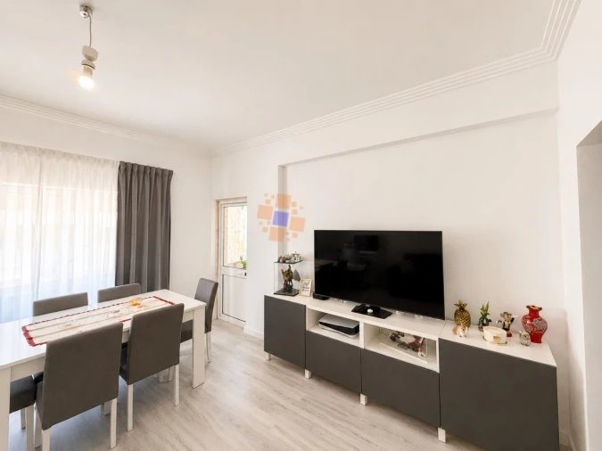 Apartamento T1 para Venda em Laranjeiro e Feijó Foto 2
