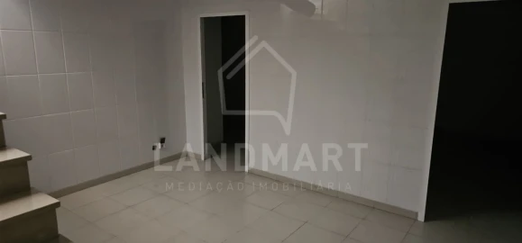 Loja para Arrendamento em Benedita