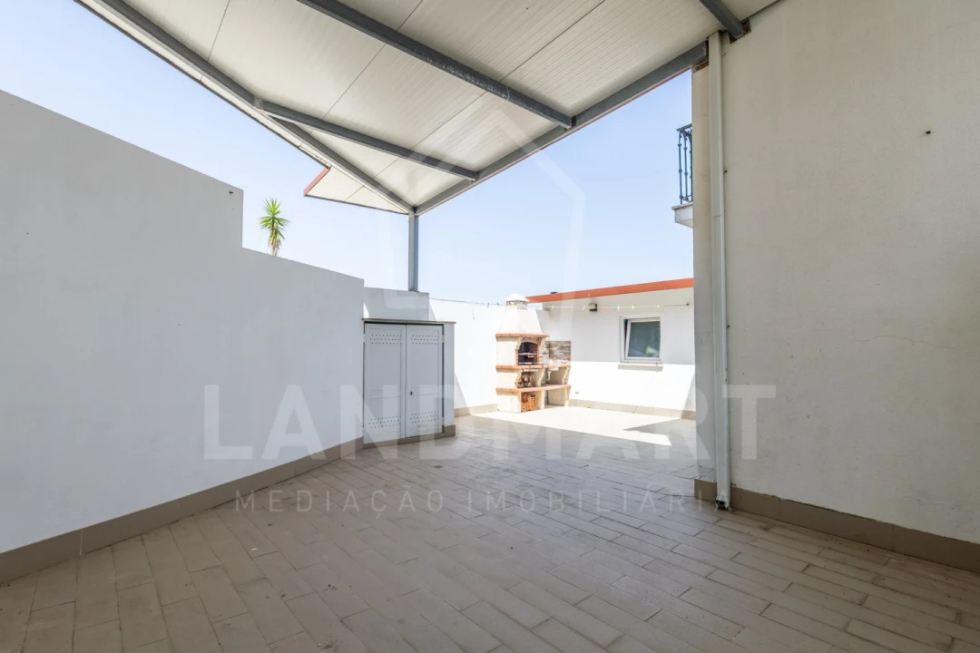 Moradia T3 para Venda em Turquel Foto 14