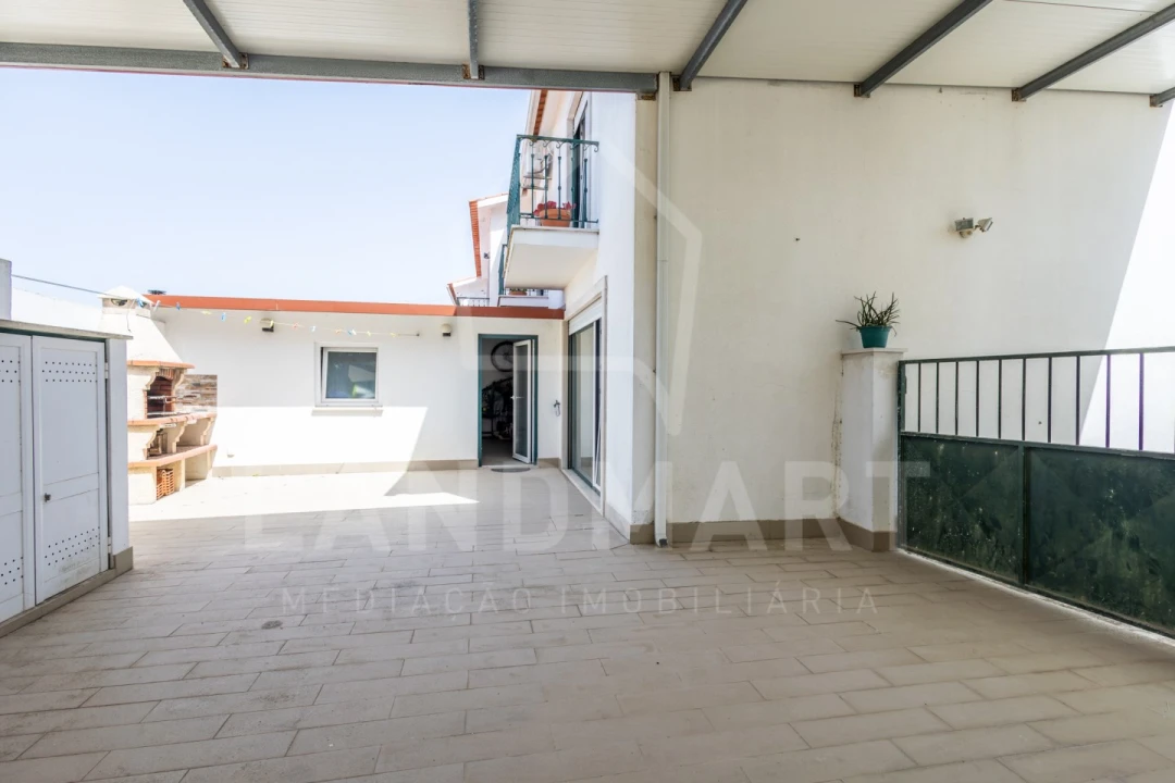 Moradia T3 para Venda em Turquel Foto 15