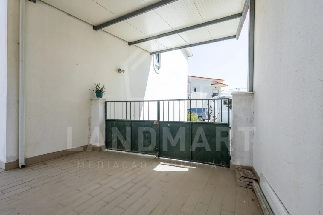 Moradia T3 para Venda em Turquel Foto 16