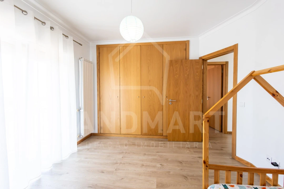 Moradia T3 para Venda em Turquel Foto 32