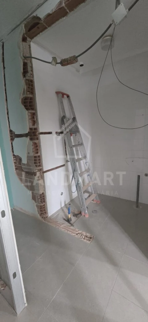 Apartamento T1 para Venda em Turquel