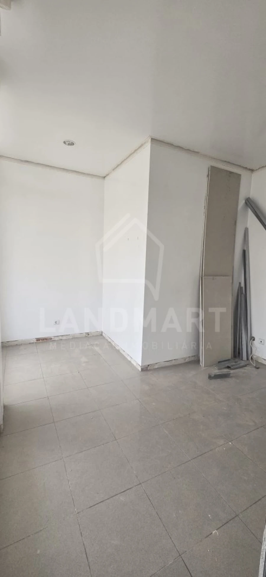 Apartamento T1 para Venda em Turquel Foto 8