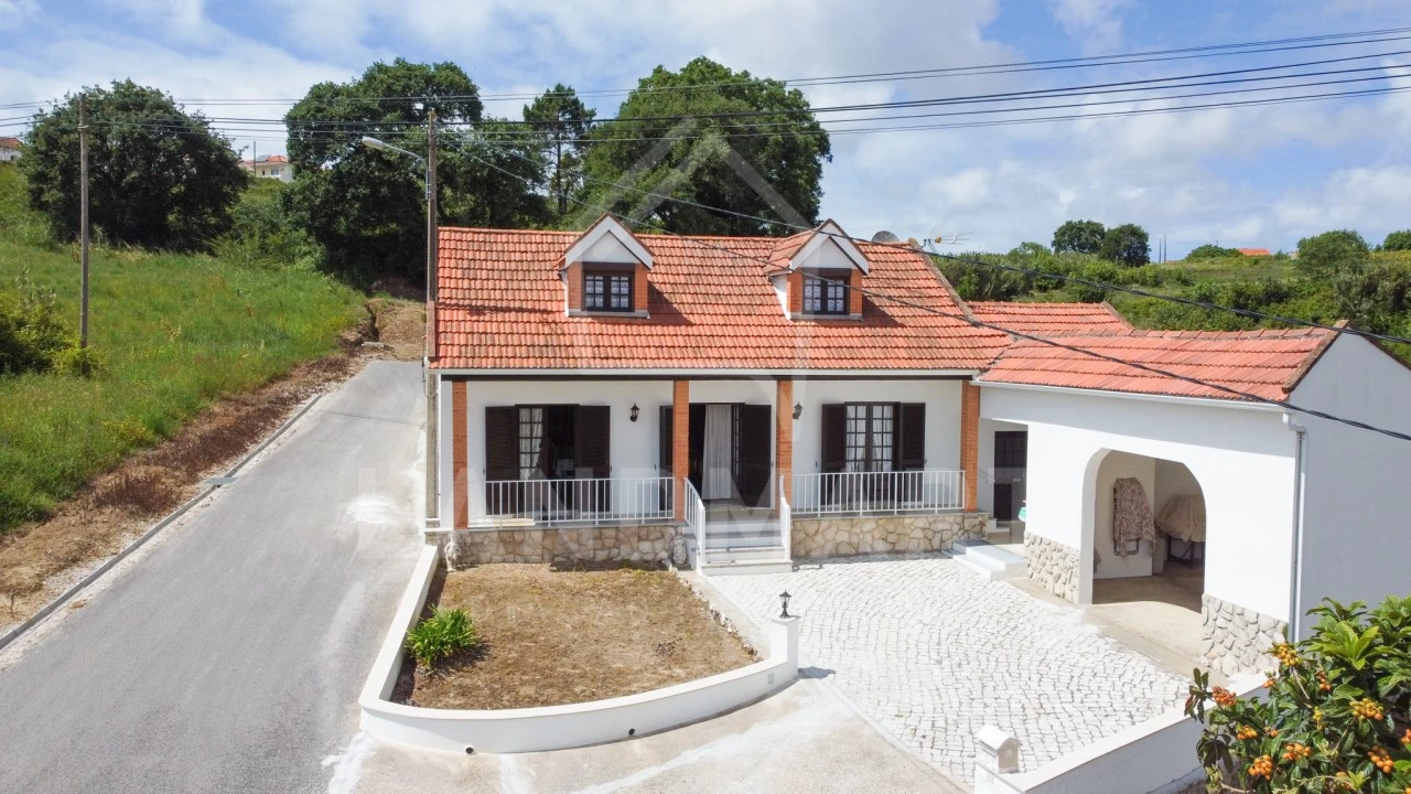 Moradia T3 para Venda em Cela Foto 2