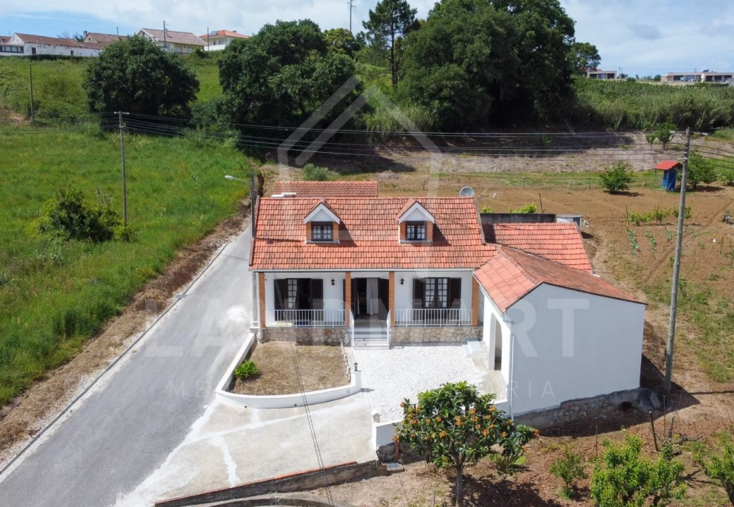 Moradia T3 para Venda em Cela Foto 3