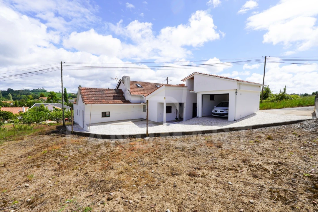 Moradia T3 para Venda em Cela Foto 18