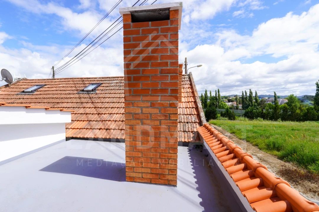 Moradia T3 para Venda em Cela Foto 23