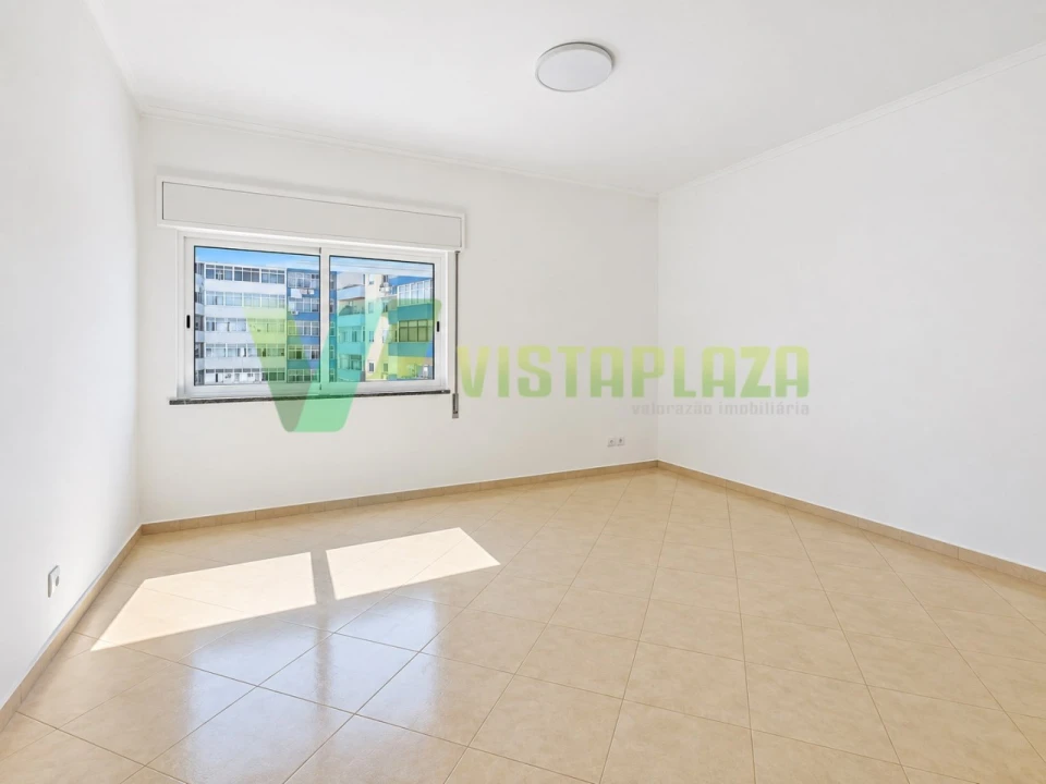 Apartamento T2 para Venda em Portimão Foto 6