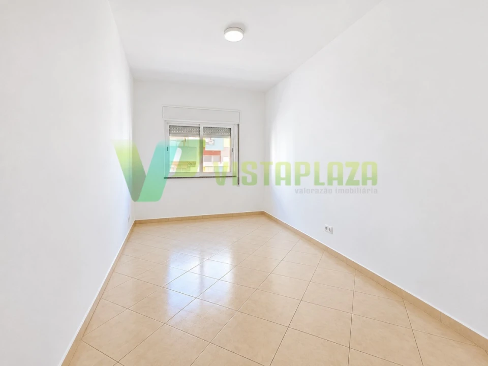 Apartamento T2 para Venda em Portimão Foto 9