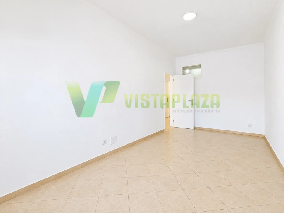 Apartamento T2 para Venda em Portimão Foto 13