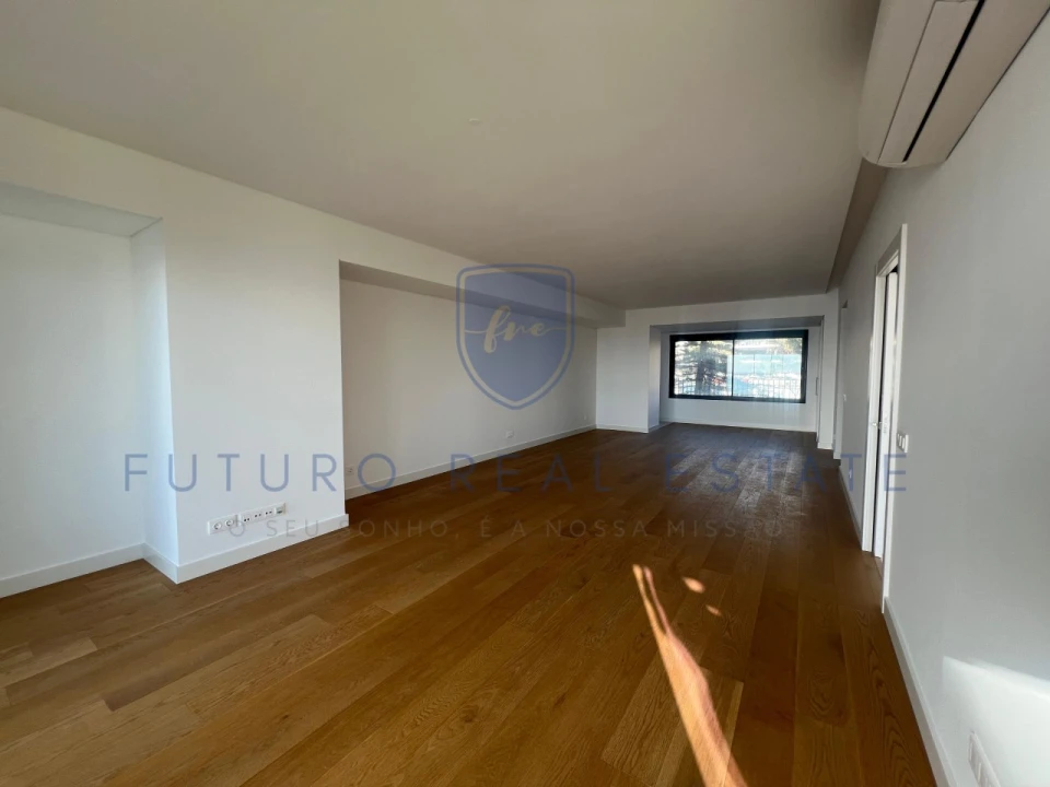 Apartamento T4 para Venda em São Martinho Foto 4