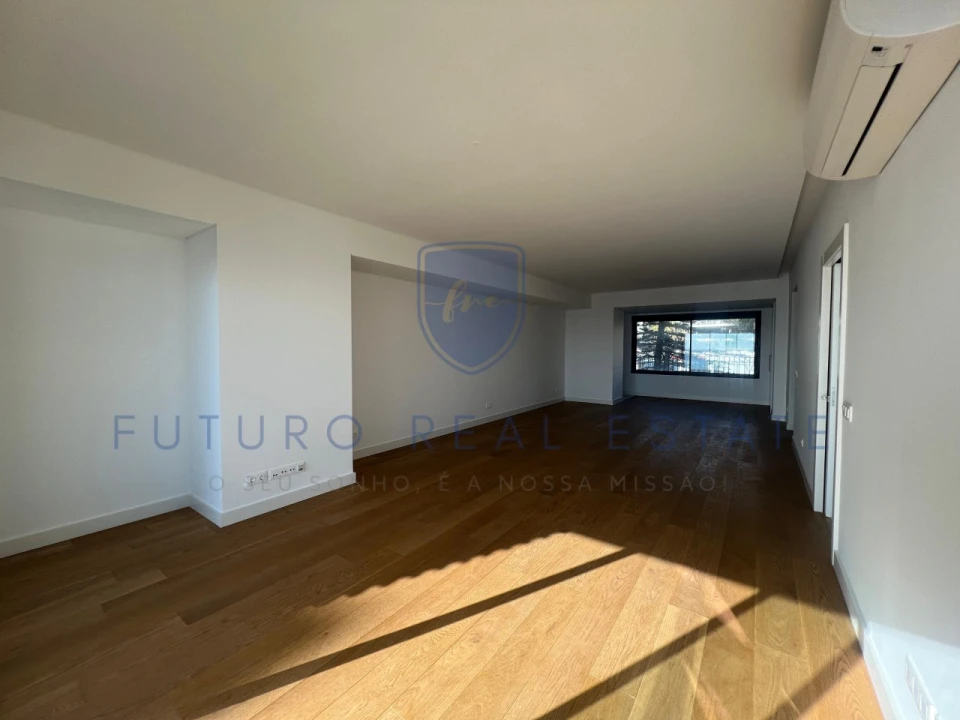 Apartamento T4 para Venda em São Martinho Foto 7