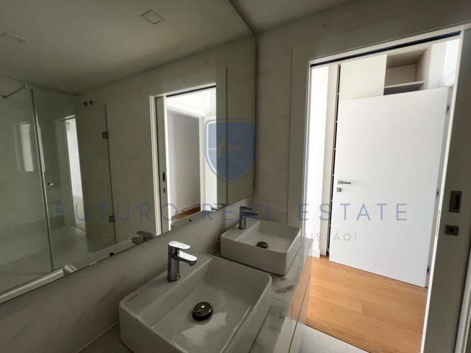 Apartamento T4 para Venda em São Martinho Foto 37