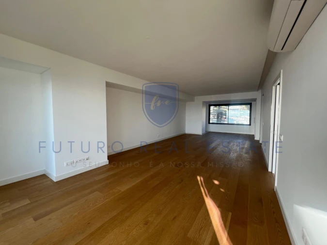 Apartamento T4 para Venda em São Martinho Foto 4