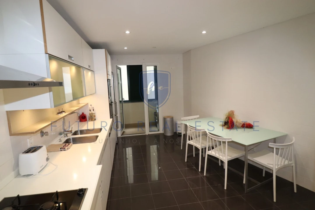 Apartamento T4 para Venda em São Martinho Foto 7