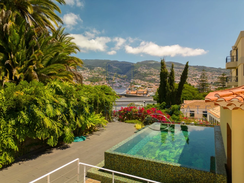 Moradia T4 para Venda em Funchal (Se) Foto 1