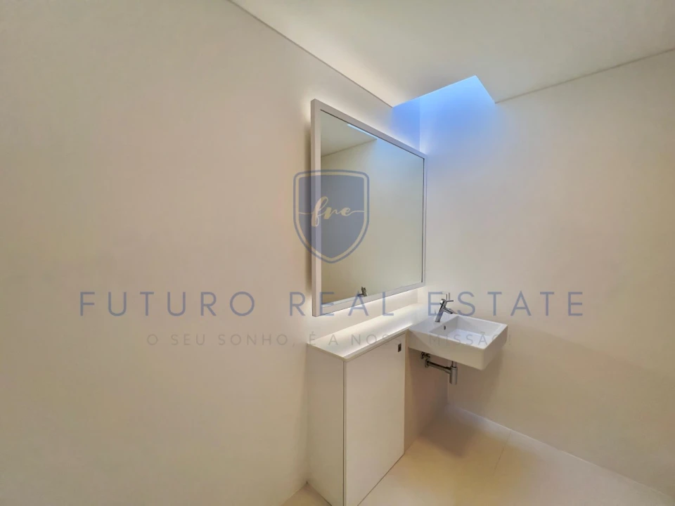 Moradia T4 para Venda em São Martinho Foto 46