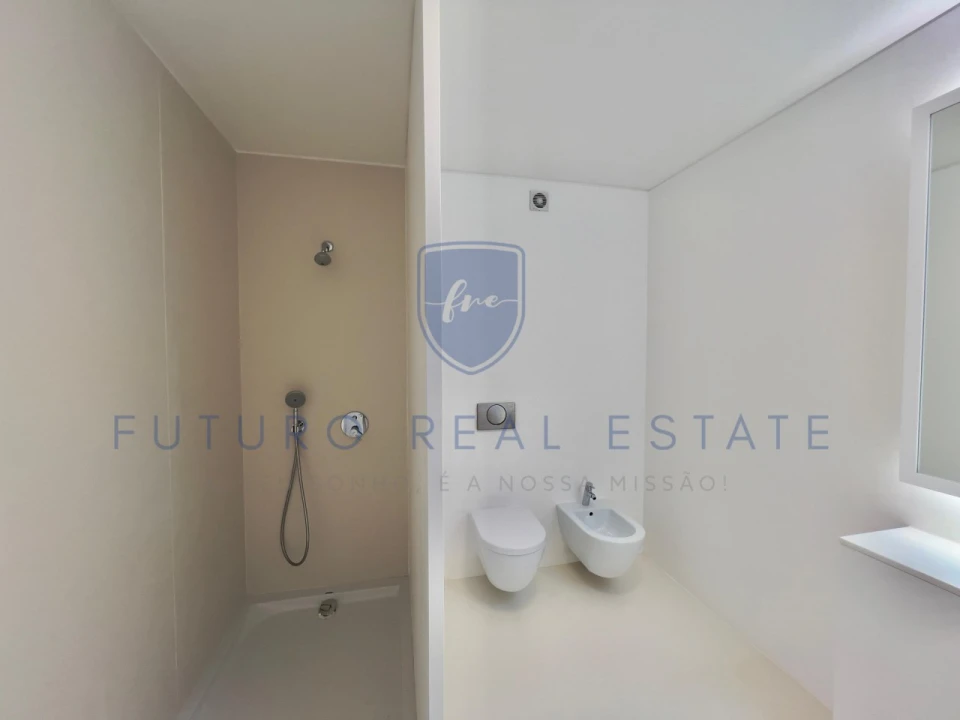 Moradia T4 para Venda em São Martinho Foto 48