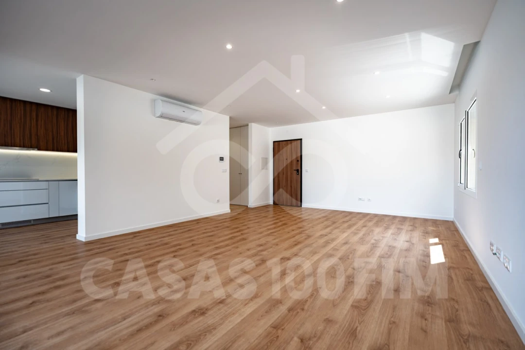 Apartamento T3 para Venda em Parceiros e Azoia Foto 1