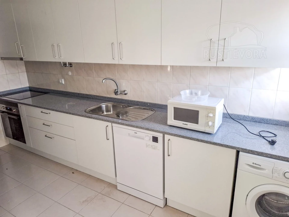 Apartamento T3 para Arrendamento em Bacelo e Senhora da Saúde Foto 4