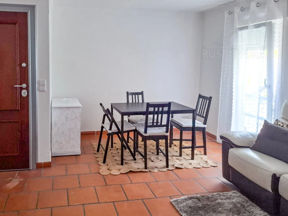 Apartamento T3 para Arrendamento em Bacelo e Senhora da Saúde Foto 2