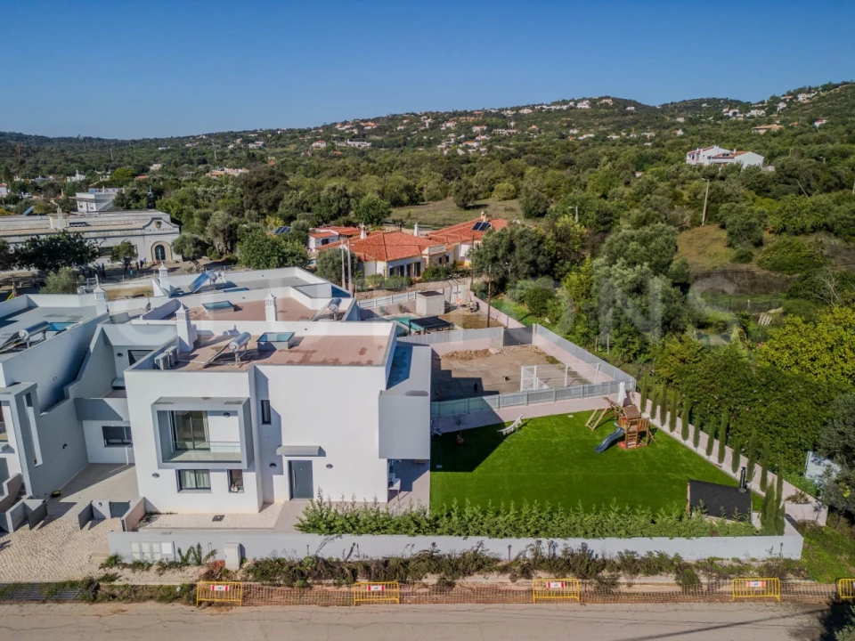 Quinta T4 para Venda em Santa Barbara de Nexe Foto 32