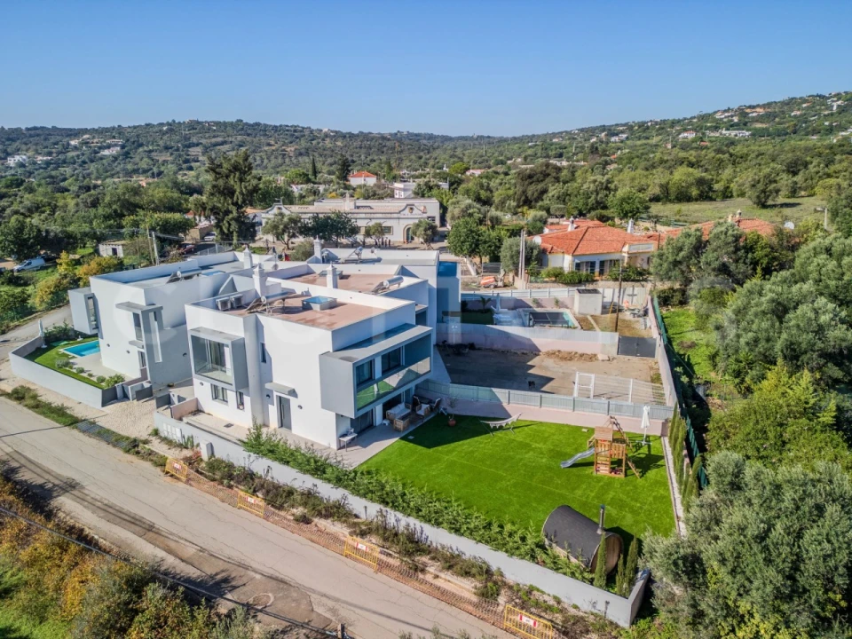Quinta T4 para Venda em Santa Barbara de Nexe Foto 35