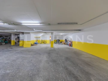 Quinta T4 para Venda em Santa Barbara de Nexe