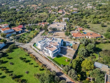 Quinta T4 para Venda em Santa Barbara de Nexe