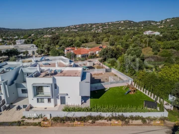 Quinta T4 para Venda em Santa Barbara de Nexe
