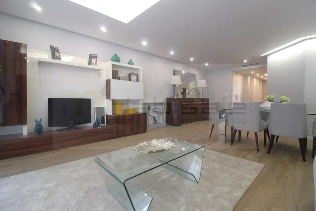Apartamento T3 para Venda em Carcavelos e Parede Foto 1
