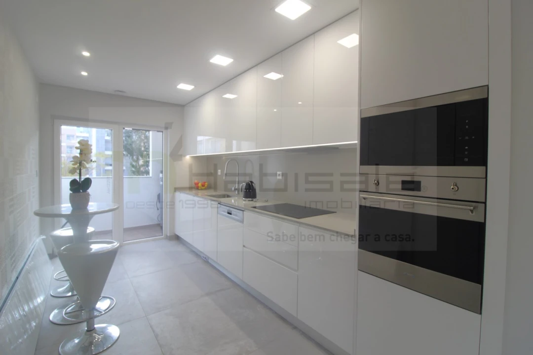 Apartamento T3 para Venda em Carcavelos e Parede Foto 8