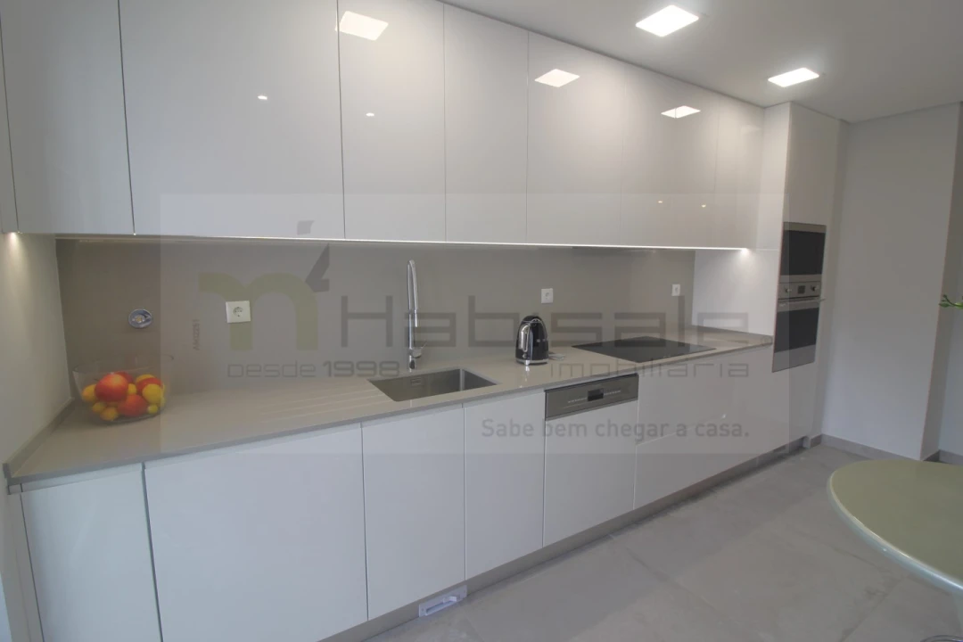 Apartamento T3 para Venda em Carcavelos e Parede Foto 9