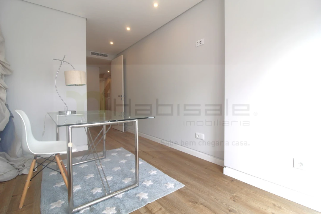 Apartamento T3 para Venda em Carcavelos e Parede Foto 19