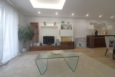 Apartamento T3 para Venda em Carcavelos e Parede