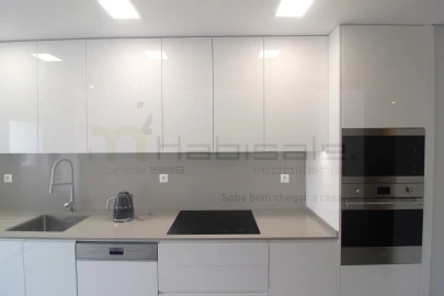 Apartamento T3 para Venda em Carcavelos e Parede
