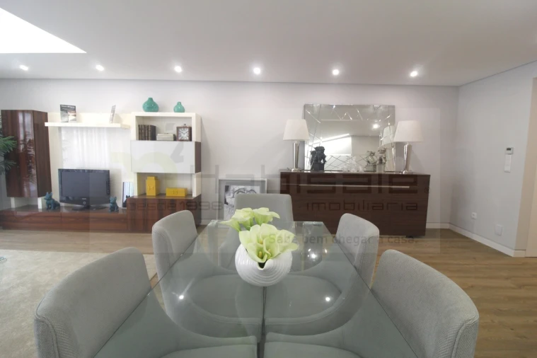 Apartamento T3 para Venda em Carcavelos e Parede Foto 2