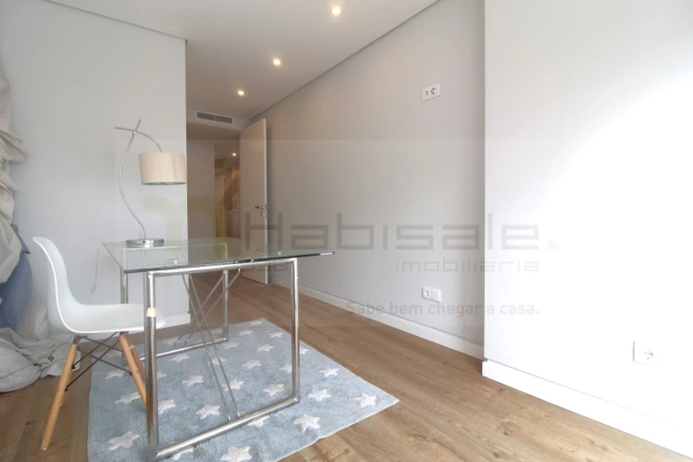 Apartamento T3 para Venda em Carcavelos e Parede Foto 19