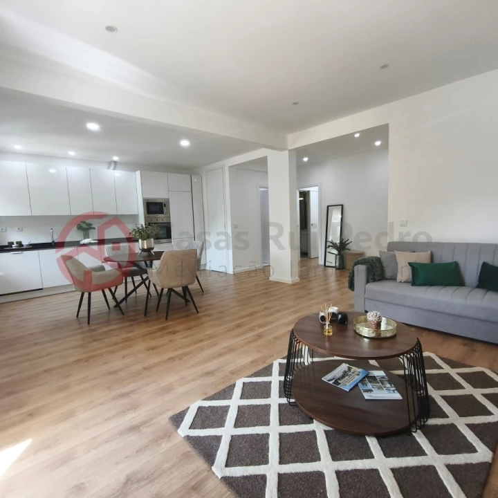 Apartamento T3 para Venda em Benfica Foto 2