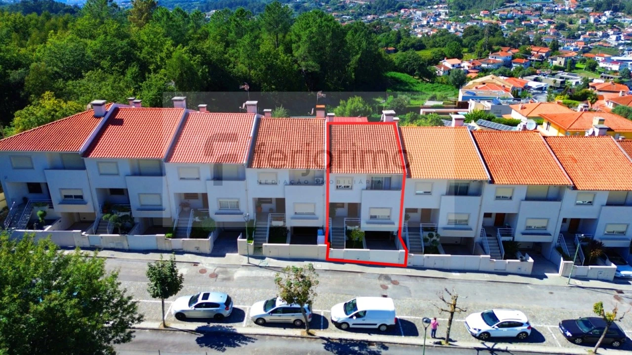 Moradia T4 para Venda em Aldão Foto 3